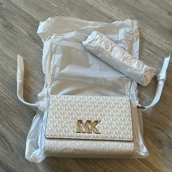 Bnwt MICHAEL KORS gorgeous designer Mimi medium logo messenger handbag. - Picture 3 of 10